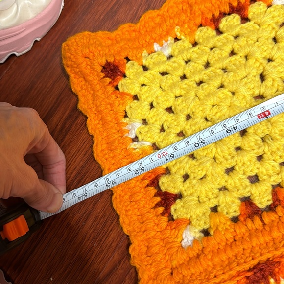 Vintage crocheted lap blanket retro groovy - Picture 4 of 5
